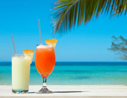 Paraplydrinkar på stranden