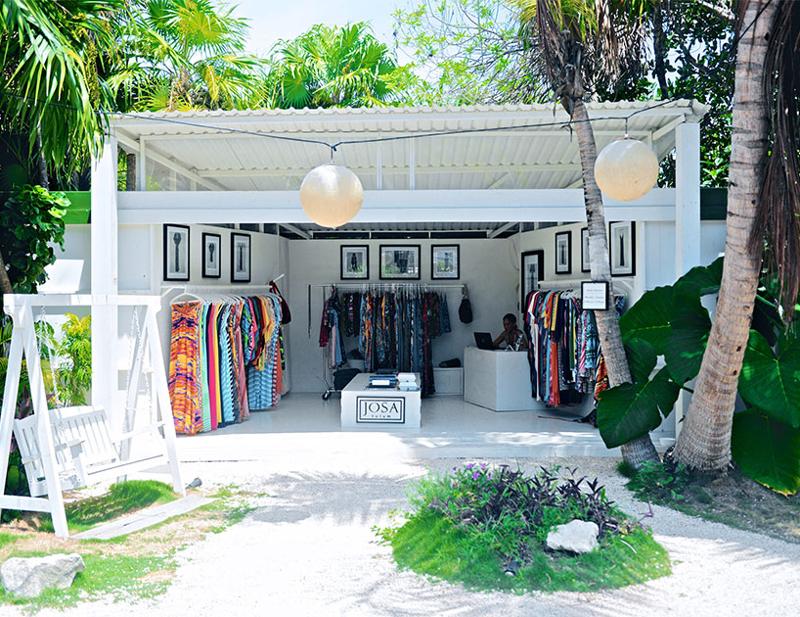 Victoria köper klänning på Josa Tulum