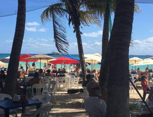 Äta skaldjur på restaurang La Tarraya