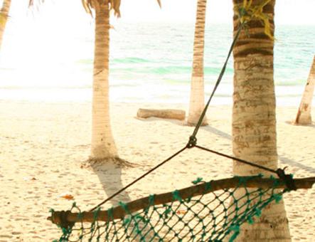 Sippa på en drink i hängmattan