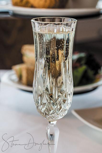 Ett glas bubbel på flygplatsen