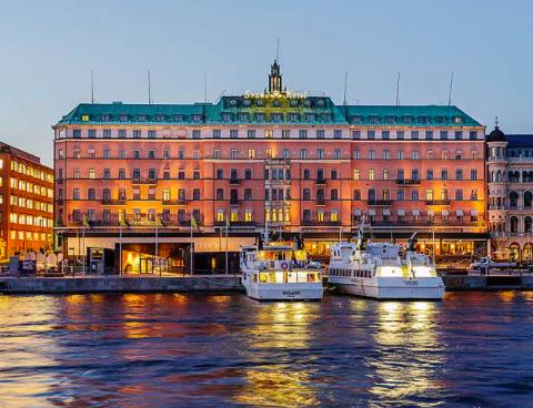 Frukost på Grand Hotel