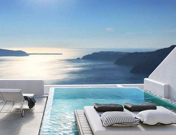 Hotellrum med pool på Cavo Tagoo