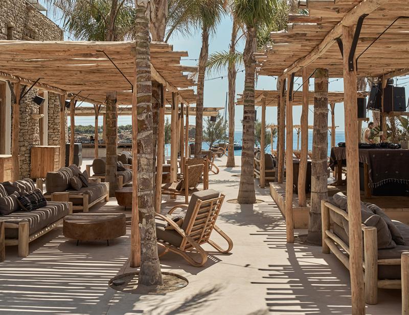 Gå all in på Scorpios Beach Club