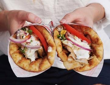 Gyros och öl i Mykonos Town