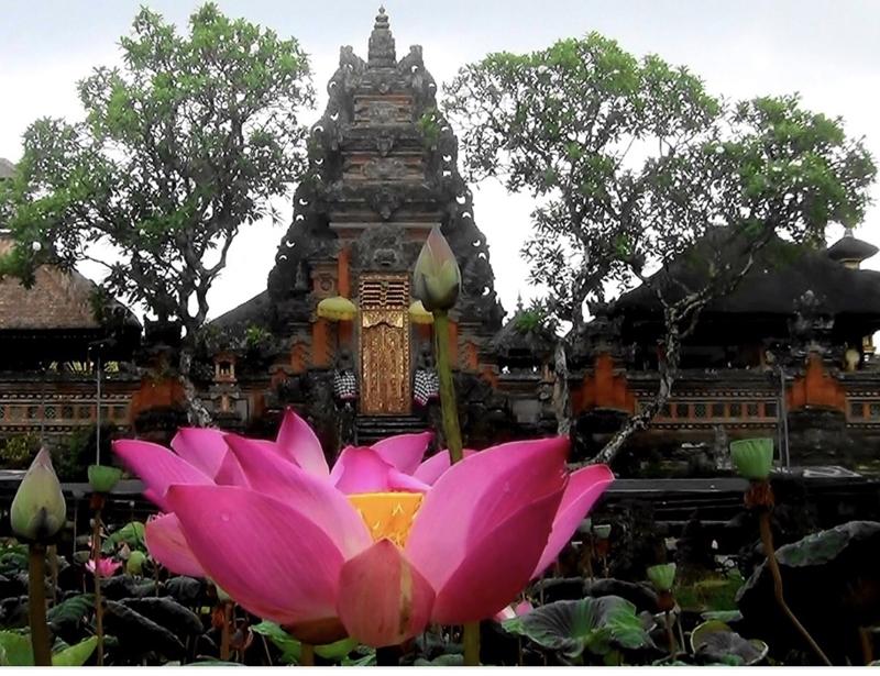 Pura Taman Saraswati Templet