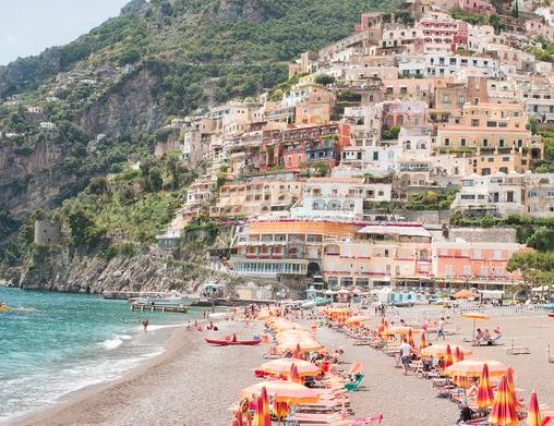 Pizza lunch on the beach