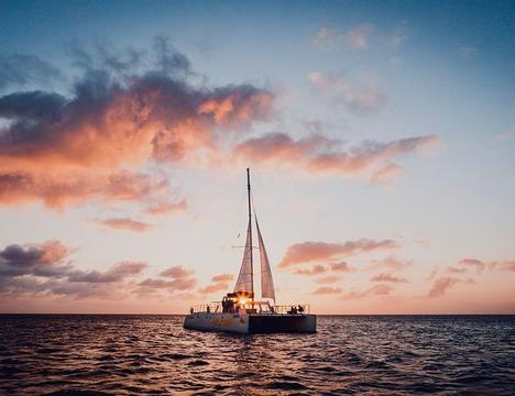 Aruba Sunset Cruise & Seaside Dinner