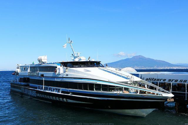 Färja till Albanien