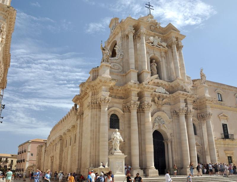 Eoliska öarna eller Syrakusa