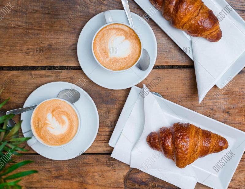 Lyxkaffe & Croissant på flygplatsen