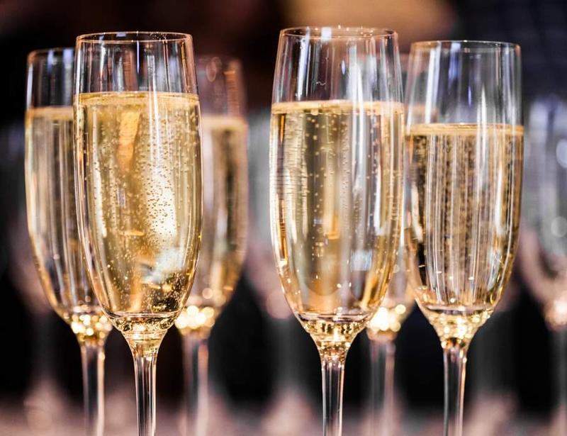 Champagne & Gammeldansk på flyget