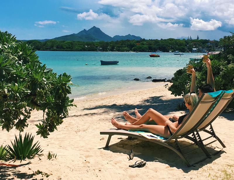 Solstolshyra på stranden