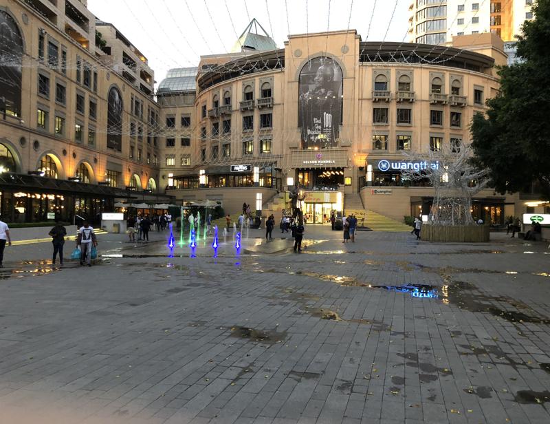 Middag på Nelson Mandela Square