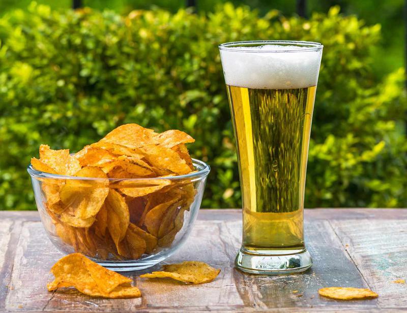 Lukas öl och chipspaket