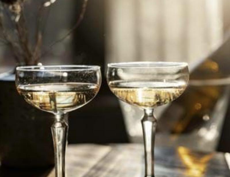 Smådalarö gård: champagne på rummet