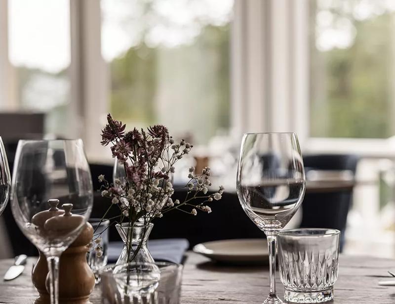 Smådalarö gård: Middagar på Brasserie och Bränneri